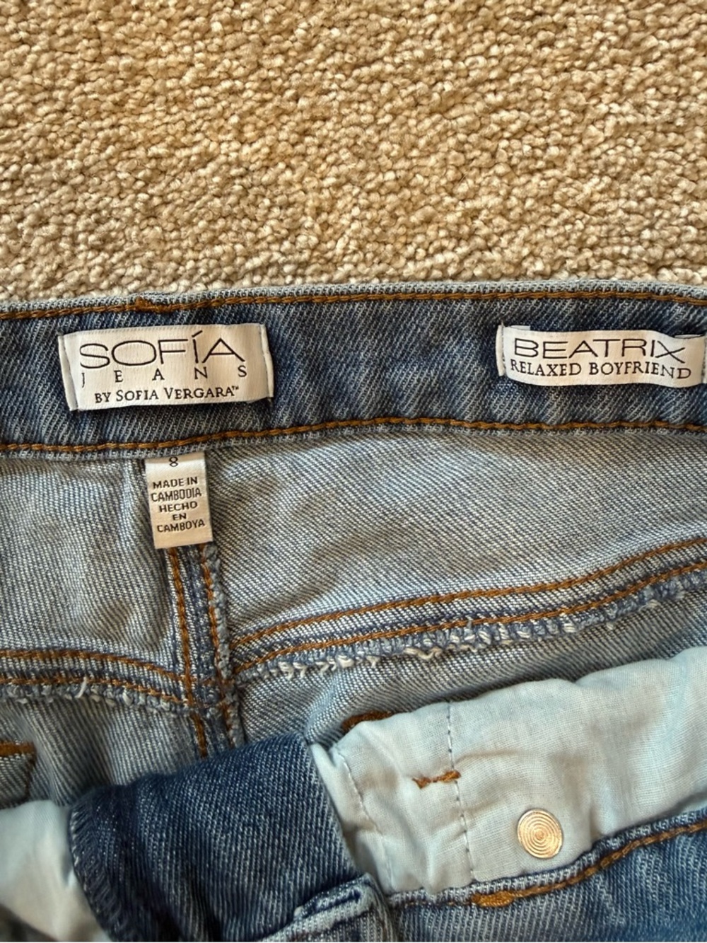 Sofia Jeans Beatrix Relaxed Boyfriend Jeans Distressed Size 8 Light Wash - Picture 3 of 7